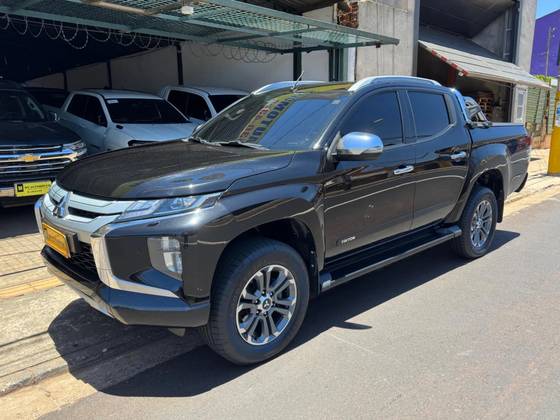 MITSUBISHI L200 TRITON 2.4 16V TURBO DIESEL SPORT HPE-S CD 4P 4X4 AUTOMÁTICO
